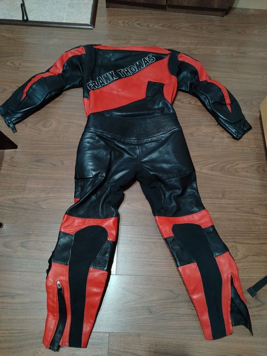 Vând combinezon moto