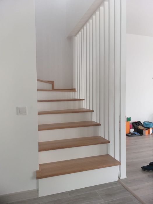 Foisoare,riflaje metalice,trepte fag, balustrada fier forjat, jaluzele