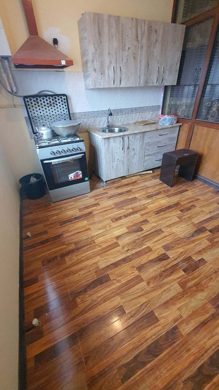 Uy sotiladi Qarshu eski shaharga yaqin 50 lv 1 xona 2 xona qilingan