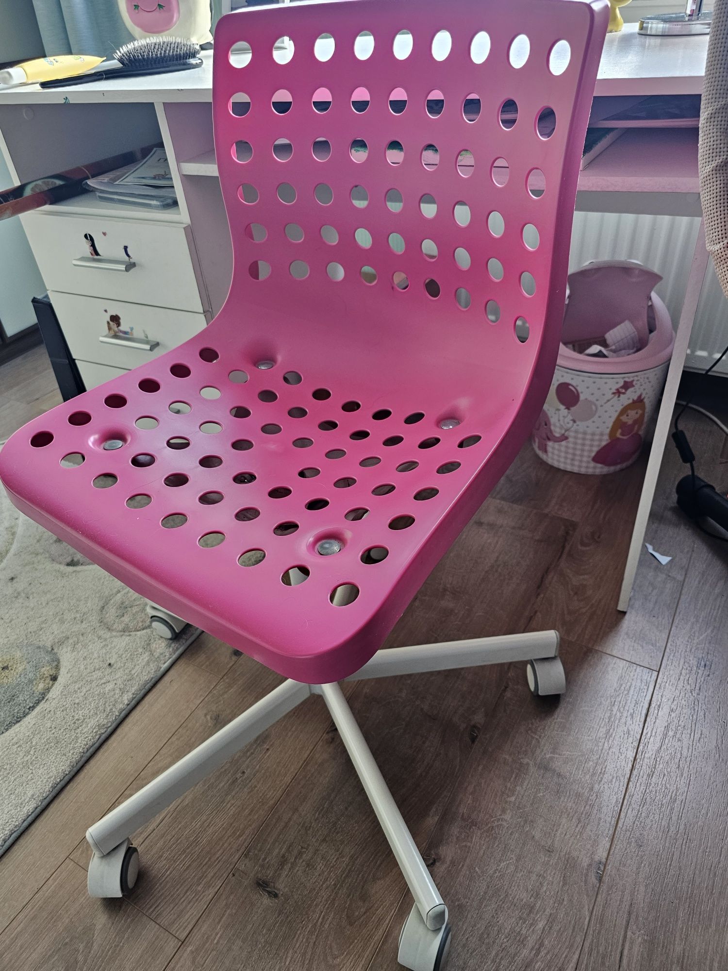 Стол за бюро от Икеа