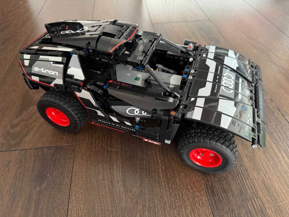 Lego 42160 Audi RS Q e-tron