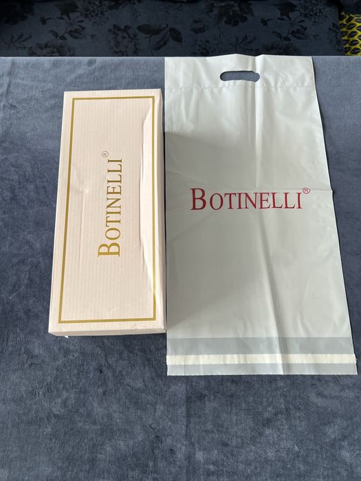 Продавам дамски обувки Botinelli gold color, 38 номер