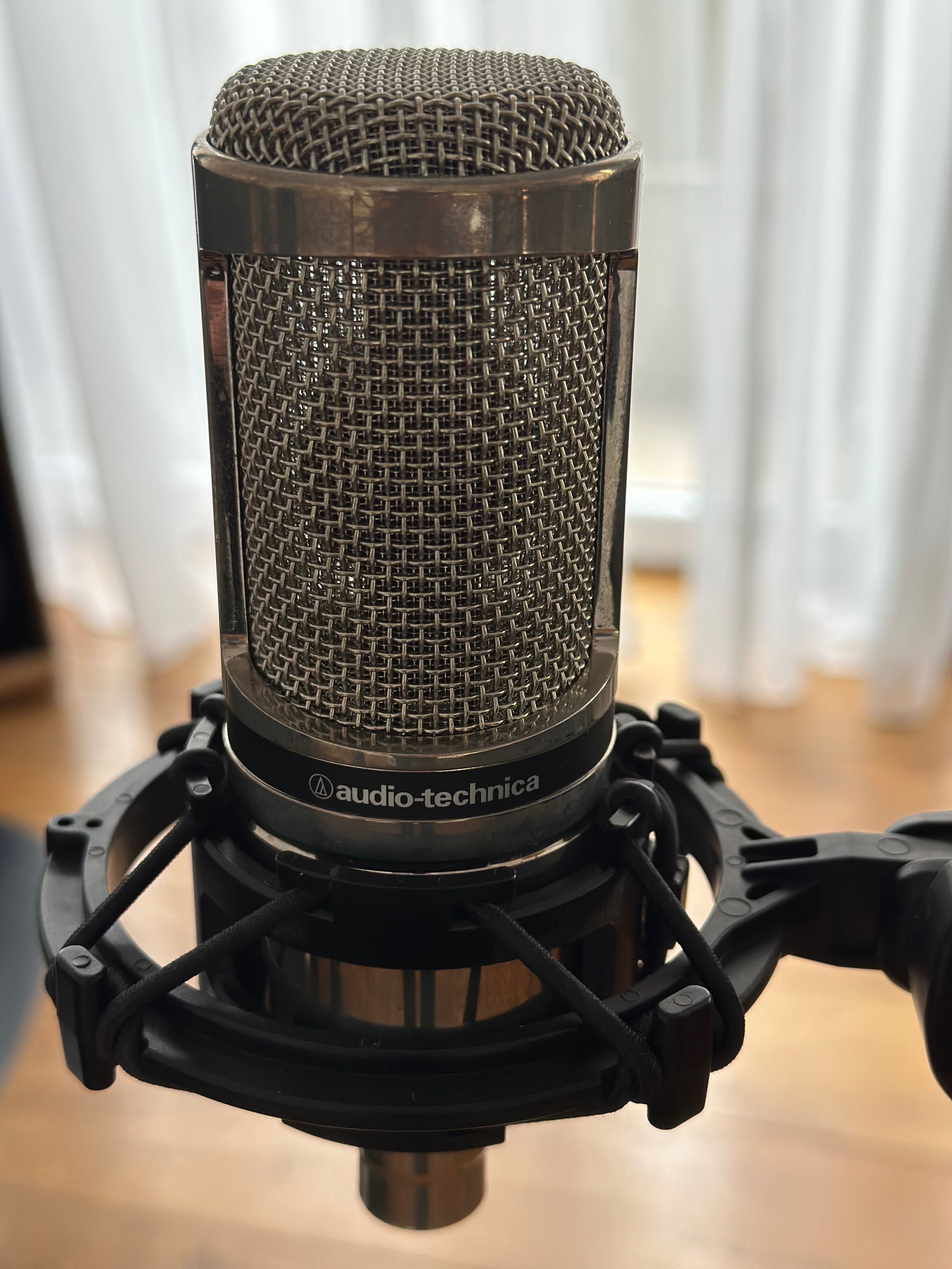 Студиен кондензаторен микрофон Audiotechnica AT2020 P48 със стойка