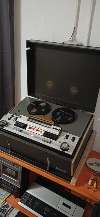 Grunding TK-341 magnetofon pe lampi