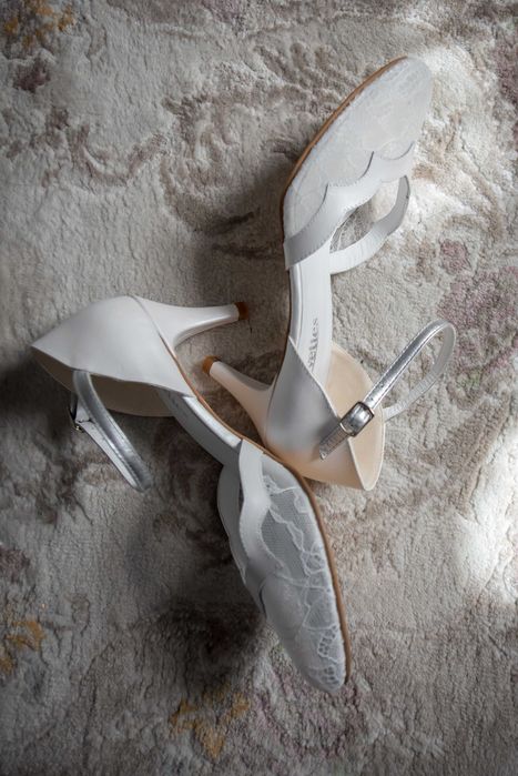 Vând Pantofi mireasa mărimea 39, noi