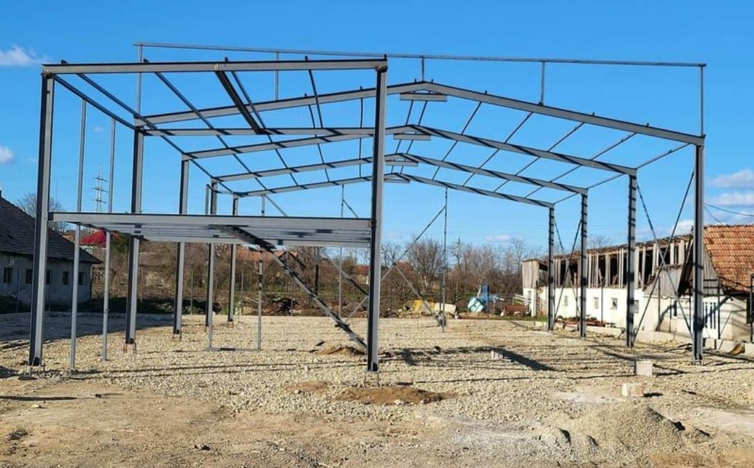 Vând structura metalica