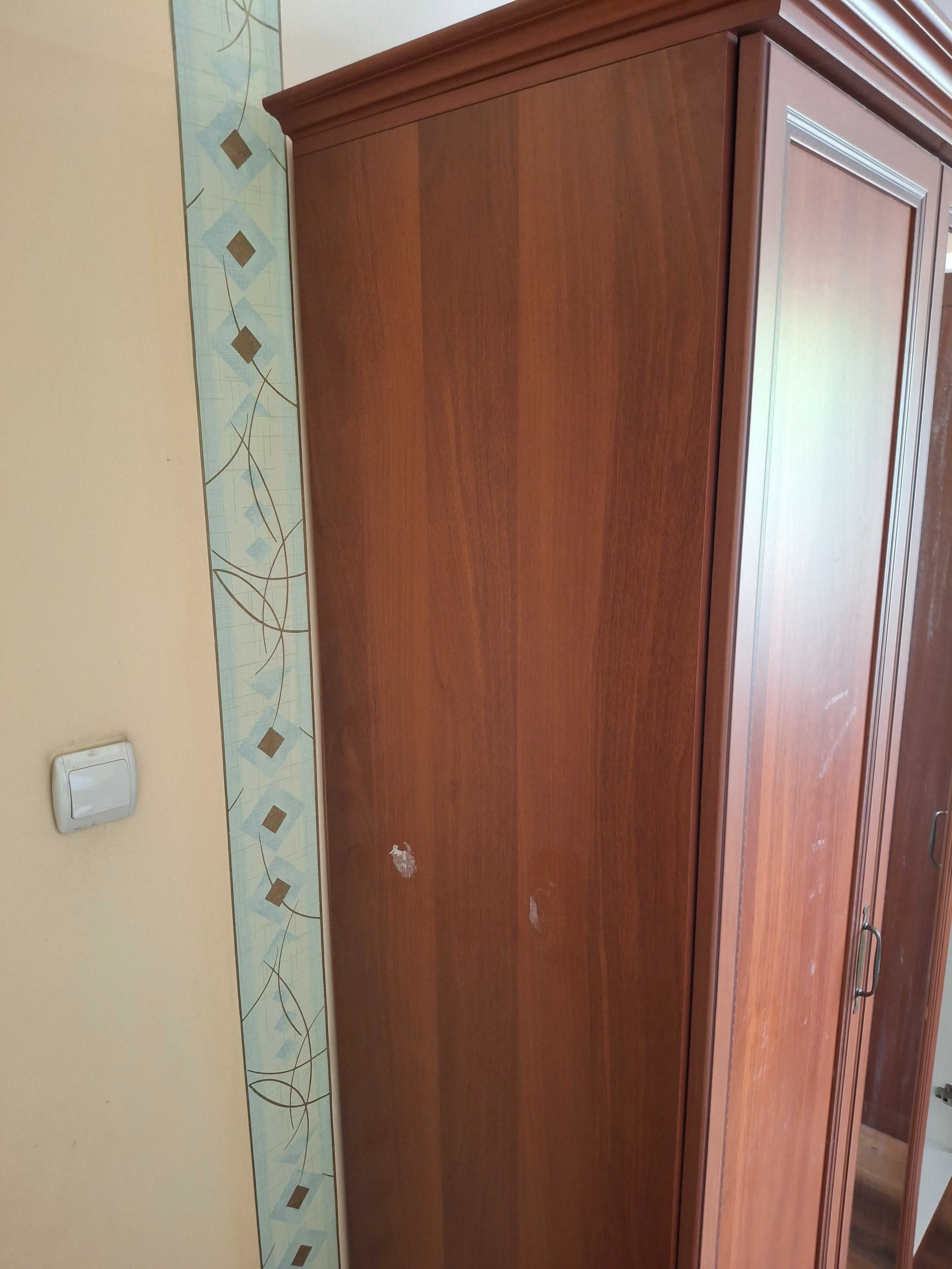 Спалня 160/200 с гардероб и нощни шкафчета