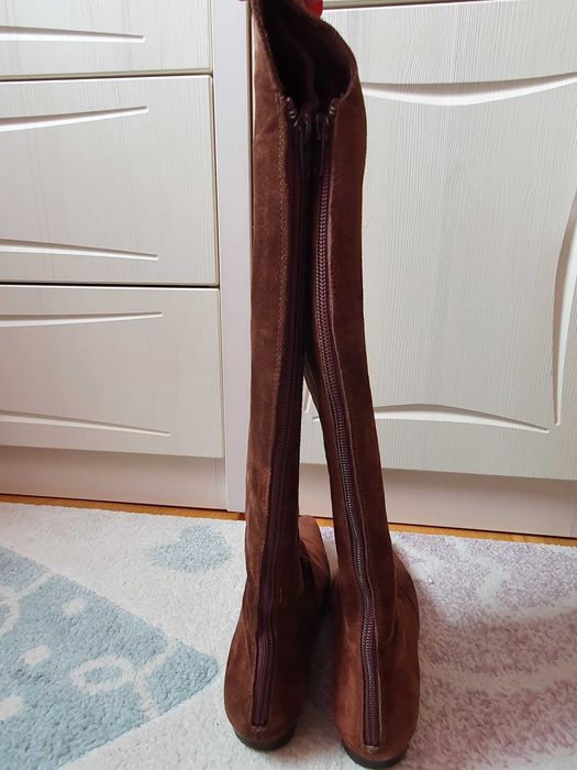 Vand cizme piele intoarsa L.K. Bennet, mar. 37