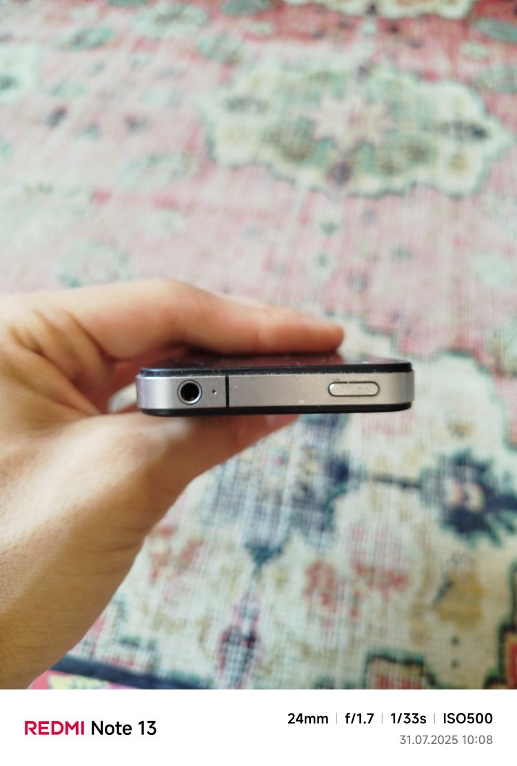 Iphone 4 продается на