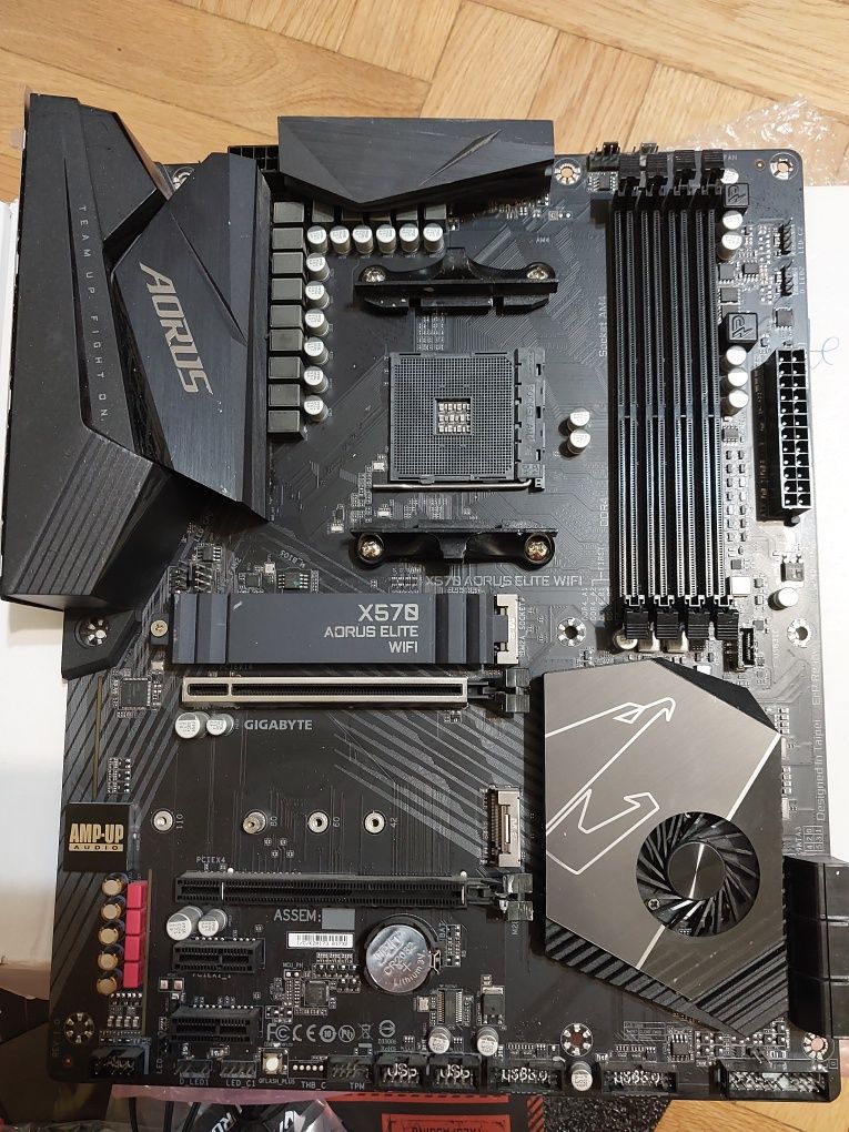 AMD Ryzen 5 5600X + Gigabyte X570 Aorus Elite Wi-Fi