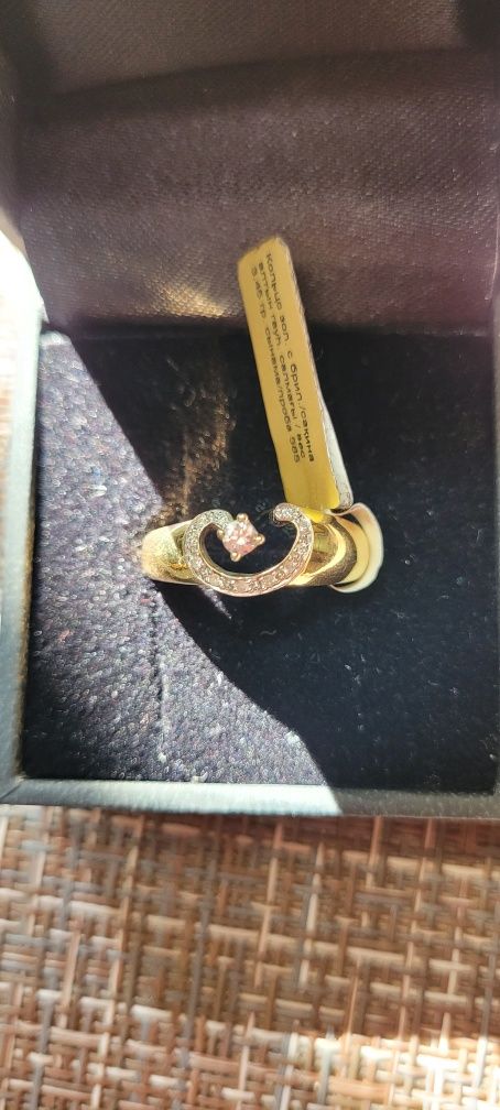 Кольцо с бриллиантами  желтое золото160000т