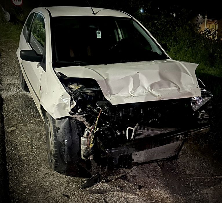 Vand Ford fiesta avariat frontal