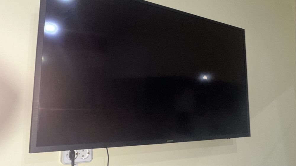 Срочно пролам телевизор на запчастм