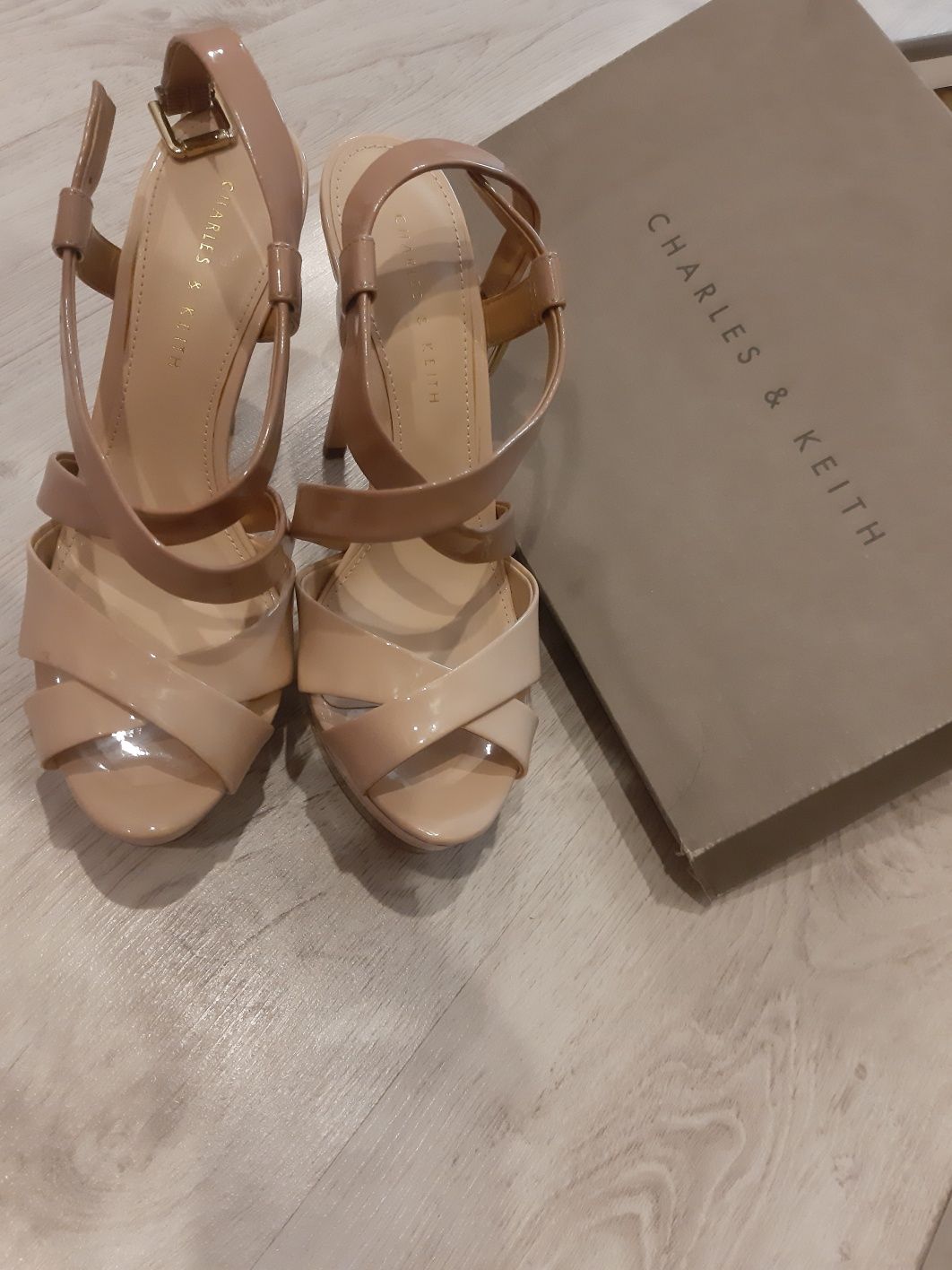 Туфли босоножки Charles and Keith