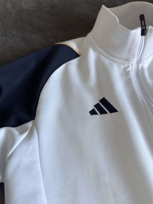 Анцуг на Реал Мадрид Адидас