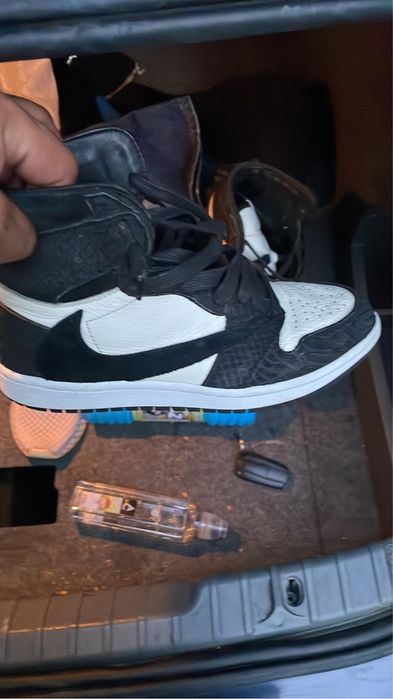Vand adidasi travis scott  originali100% numai detin cutia