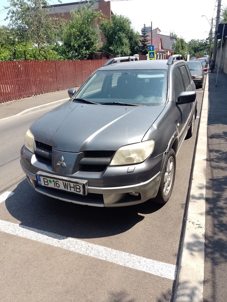 Miltsubishi Outlander 2.0 bezina 4x4 . Urgent