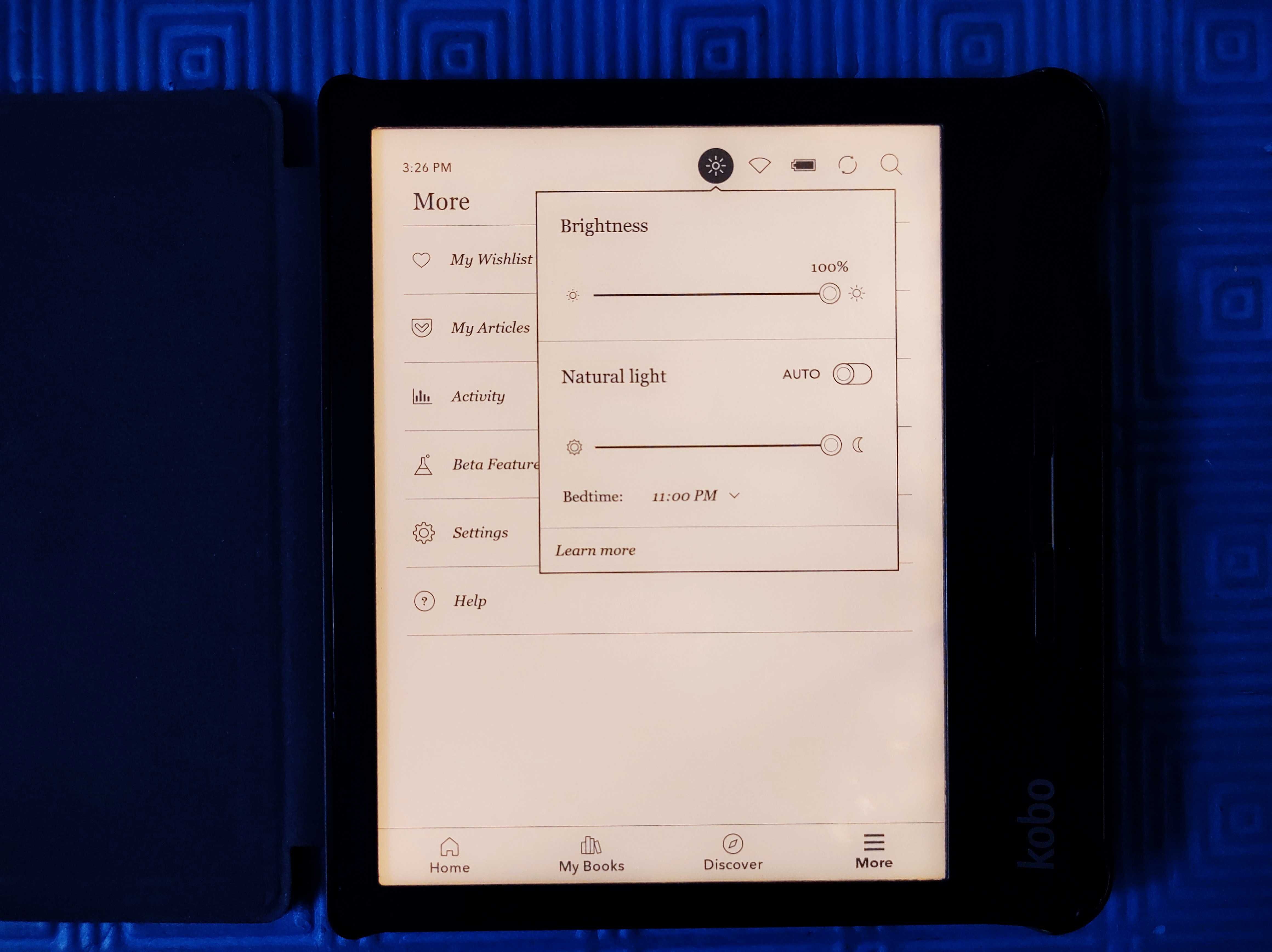 Електронна книга с подсветка Kobo Libra H2O комплект със смарт калъфче