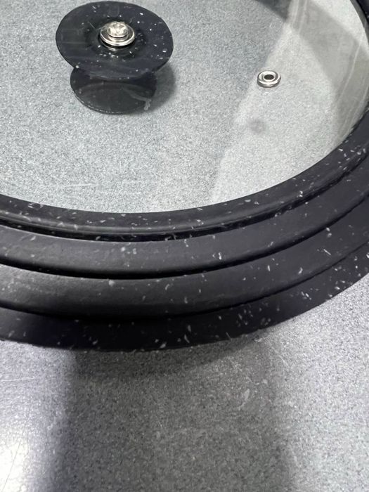 Казан 6 литров  с крышкой 28 см.На ручке есть клеймо.