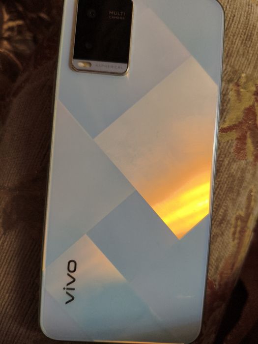 Продам смартфон Vivo