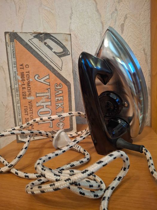 Утюг с терморегулятором,  производство  СССР