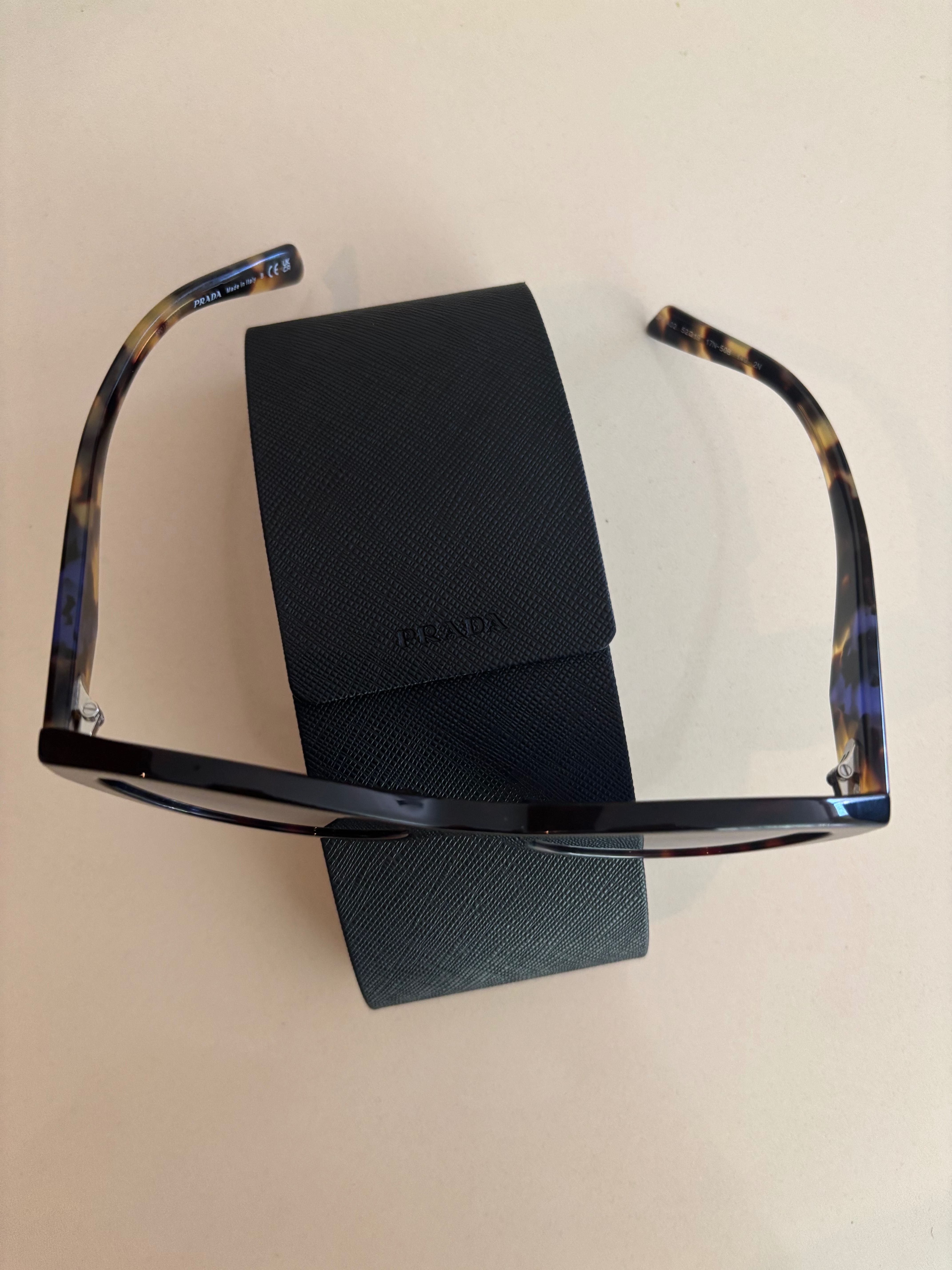 Дамски слънчеви очила Prada
