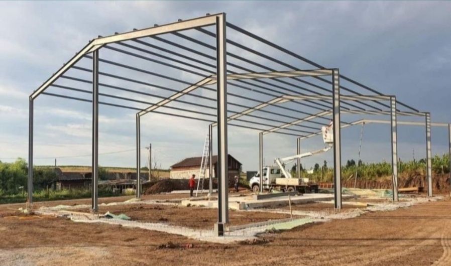 Vând structură metalică