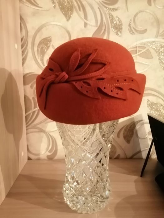 Шапка женская в отличном состоянии