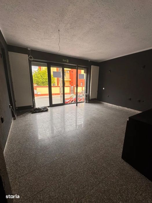 Cautam Nail Artist, Make-up Artist, Frizer