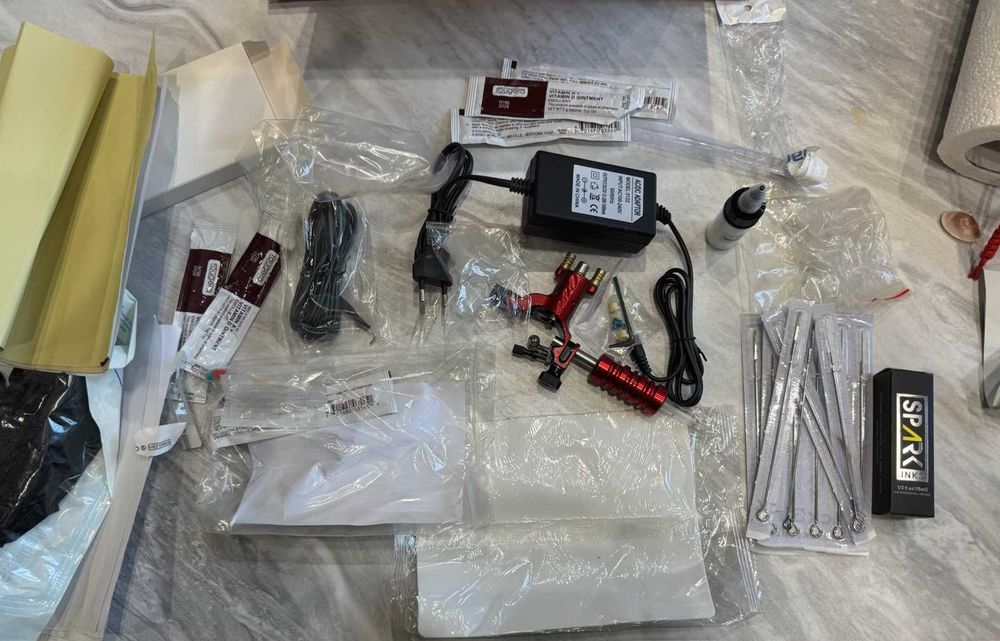 Тату машинка  с иглами и искуственной кожей