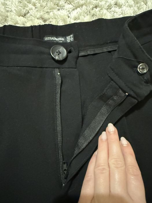 Pantaloni largi Stradivarius