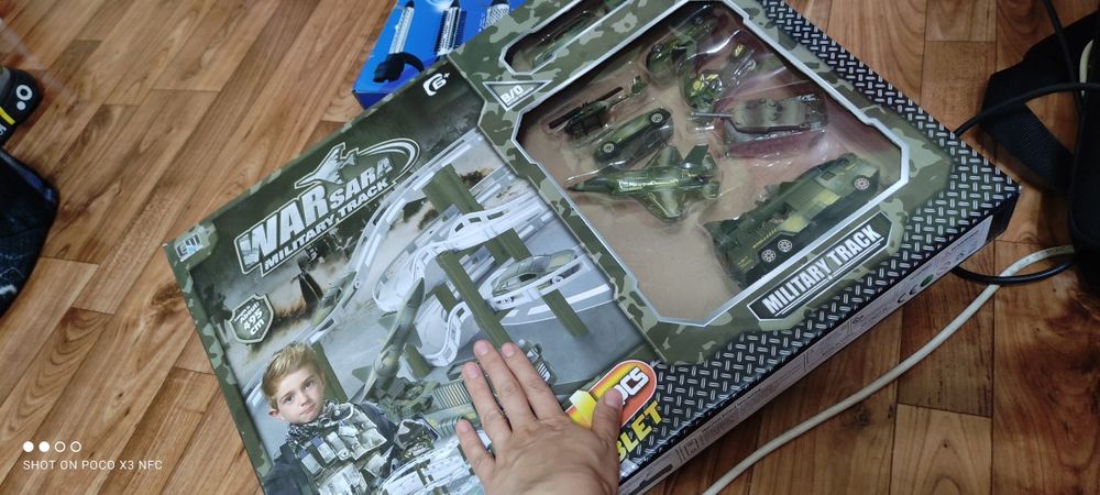 Подарок для мальчика, военный городок с дорогой