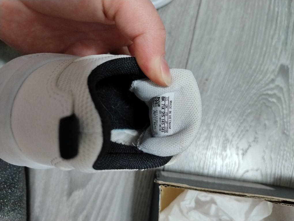 Adidas, mărimea 25