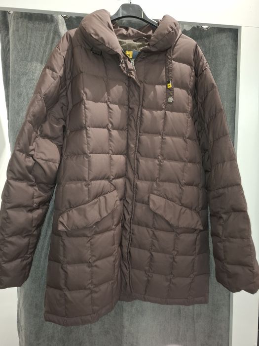 Дамско кафяво яке с гъши пух.
Дължина от мишница до мишница  - 60 см.