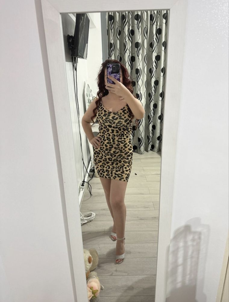 Vand rochie bershka cu eticheta