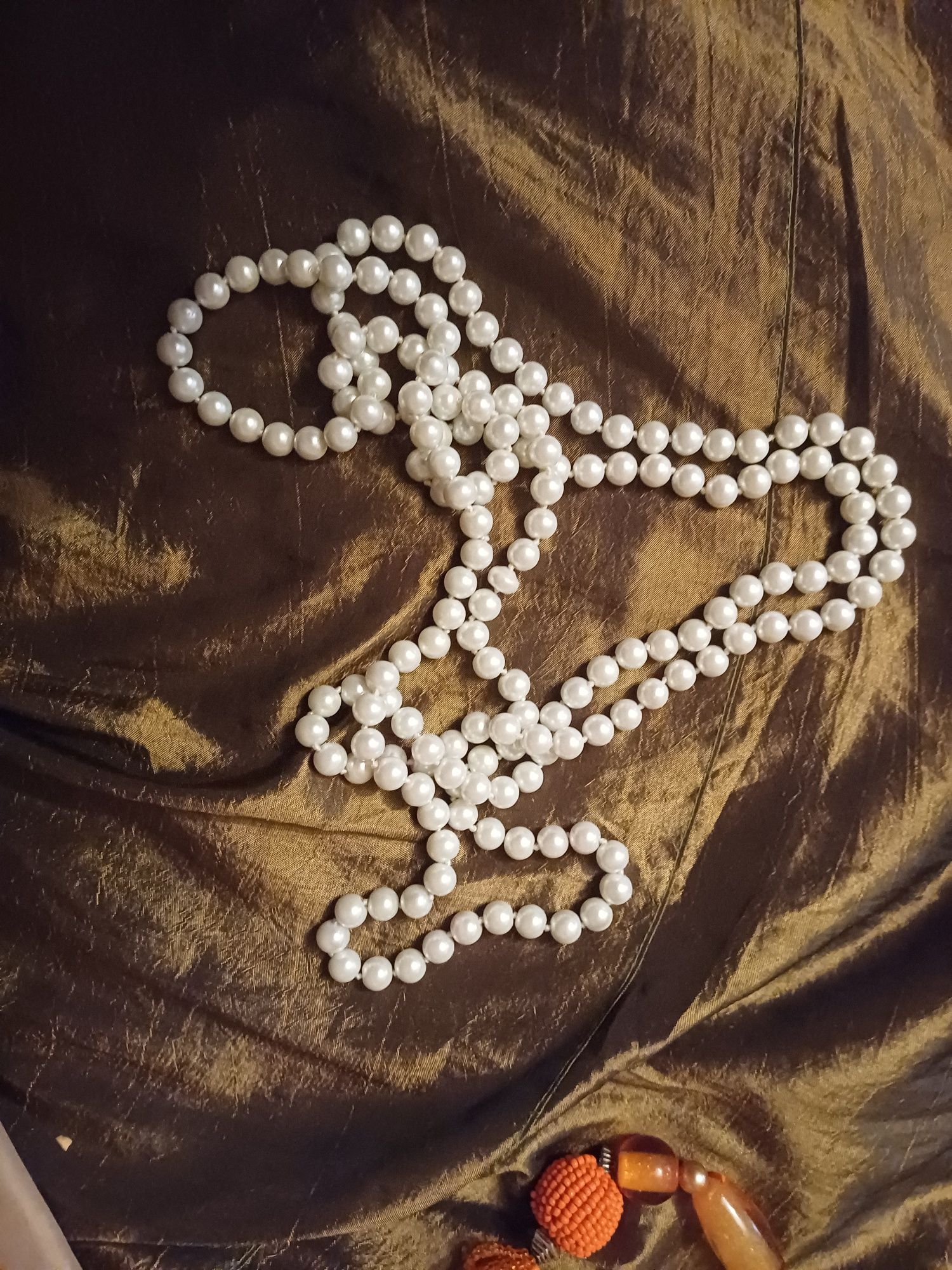 Colier Perle albe acrilice