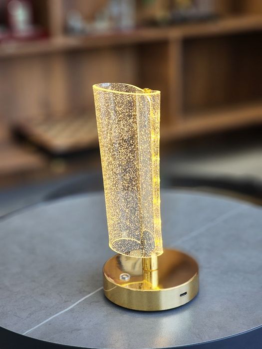 Золотая декоративная LED-лампа для интерьера