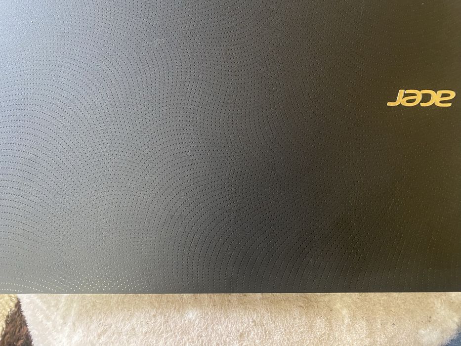 Acer ES 15 lntel kore i5 ‘7500 .RAM DDR4. 16GB