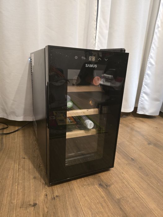 Racitor vinuri Samus, 8 sticle