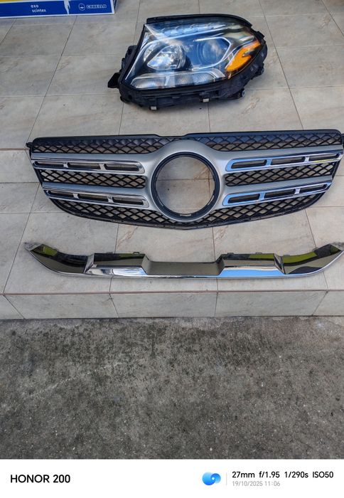 MERCEDES GLS 2018 година, фар, решетка, предна броня.