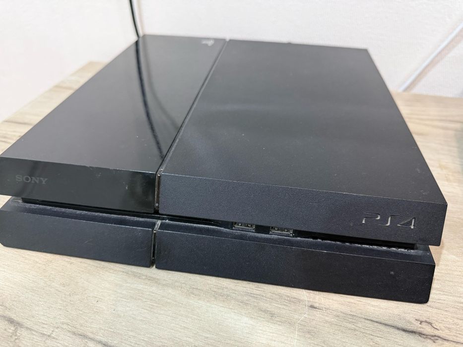Пс4 в рабочем состоянии и ещё в комплекте 11 дисков
