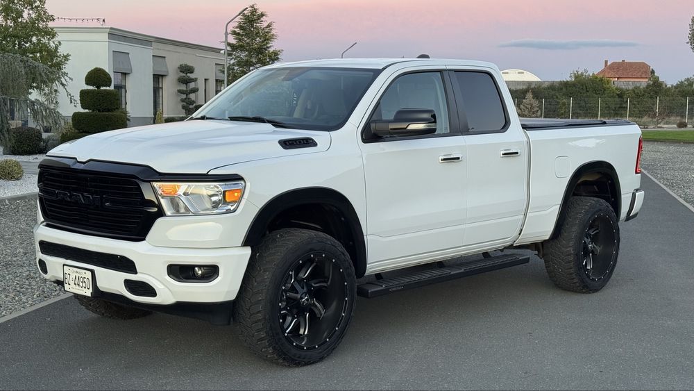 Vand sau schimb Dodge Ram Hemi 5.7 benzina an 2020