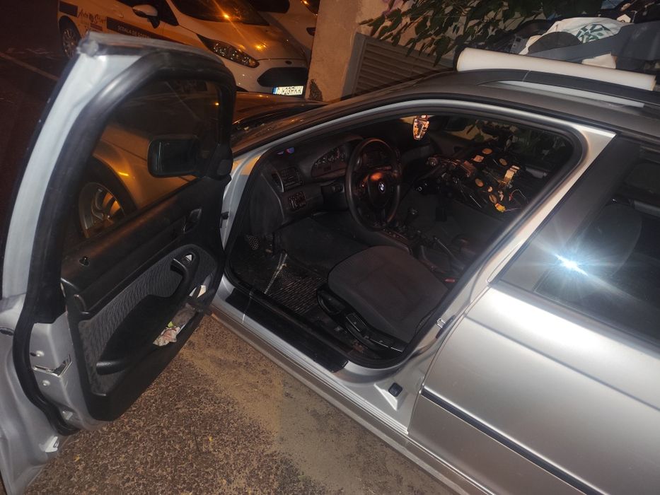 Vând întreg fara acte și fara fiscal pentru piese , BMW E46 320D