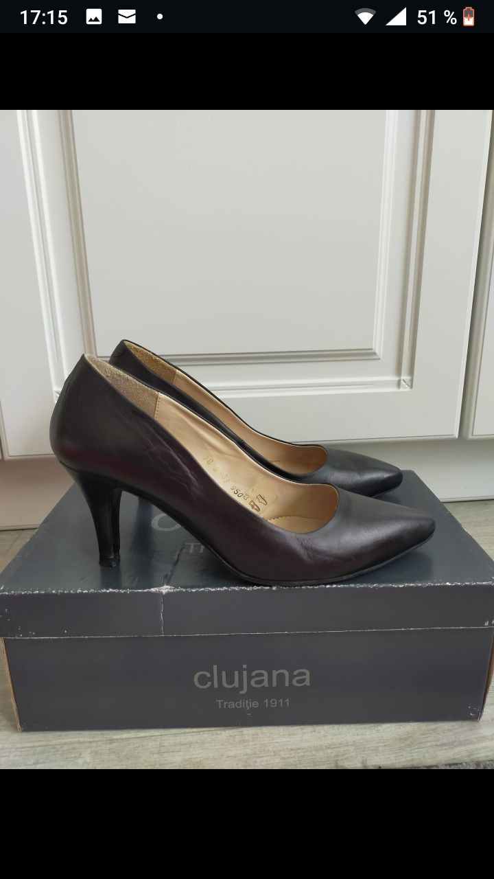 Vând pantofi negri Clujana, mărimea 38