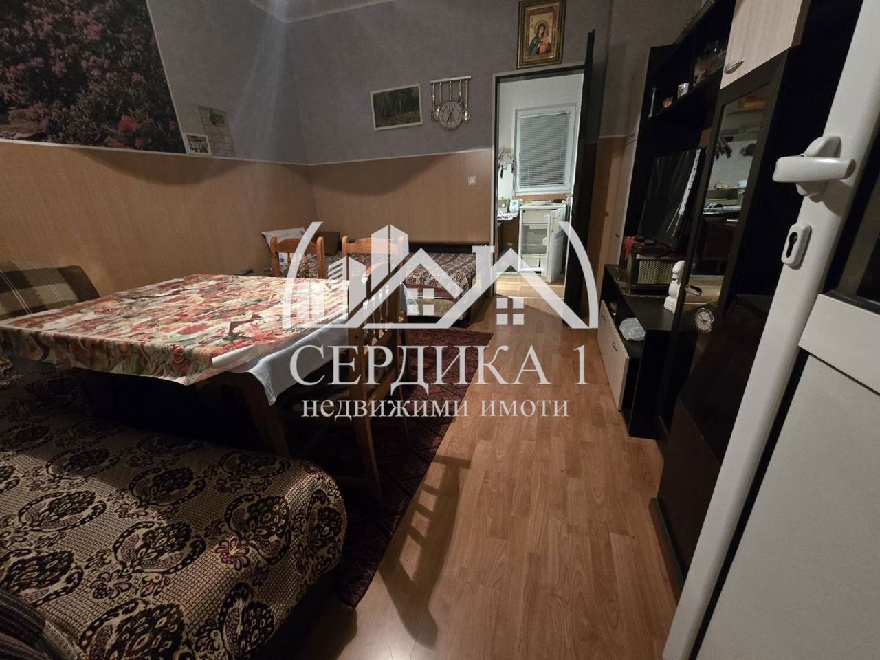 Дава се под наем Тристаен апартамент в Елин Пелин - 82 кв.м за 408 € - Снимка #1