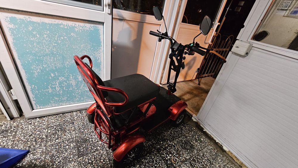 Carucior electric / scuter / scaun cu rotile persoane cu handicap