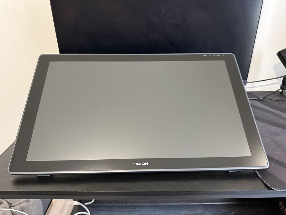 Продавам графичен таблет Huion Kamvas 24 (с 24-инчов дисплей)