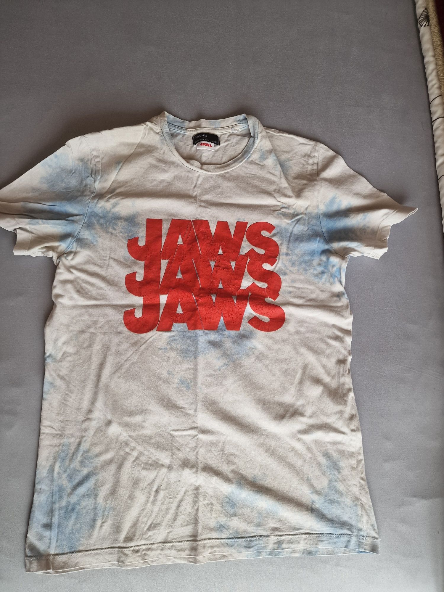 Tricou bershka jaws