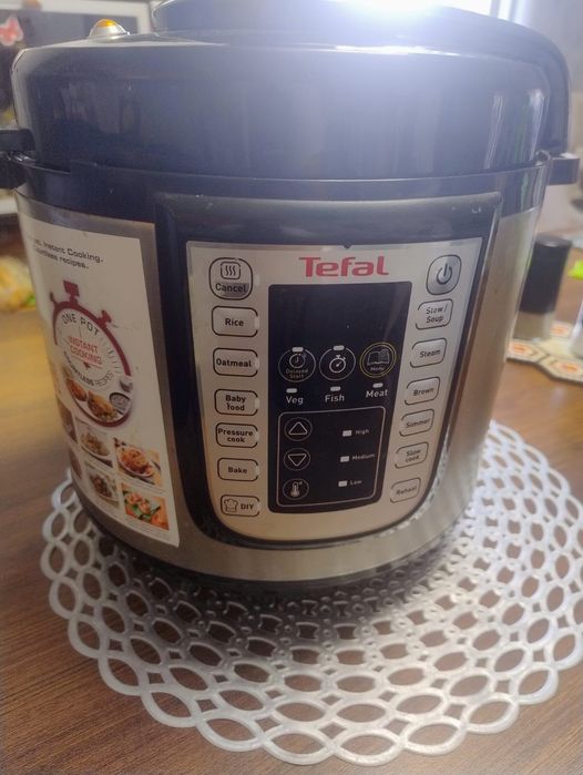 Oala tefal , folosită foarte puțin.