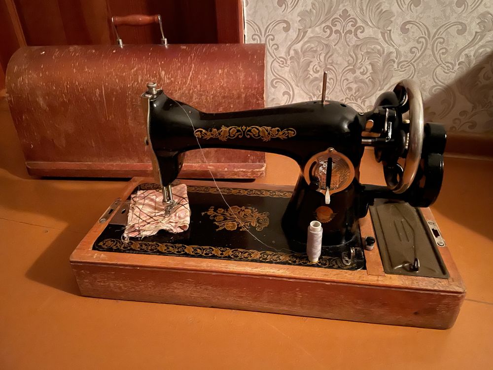 Продам швейную машинку